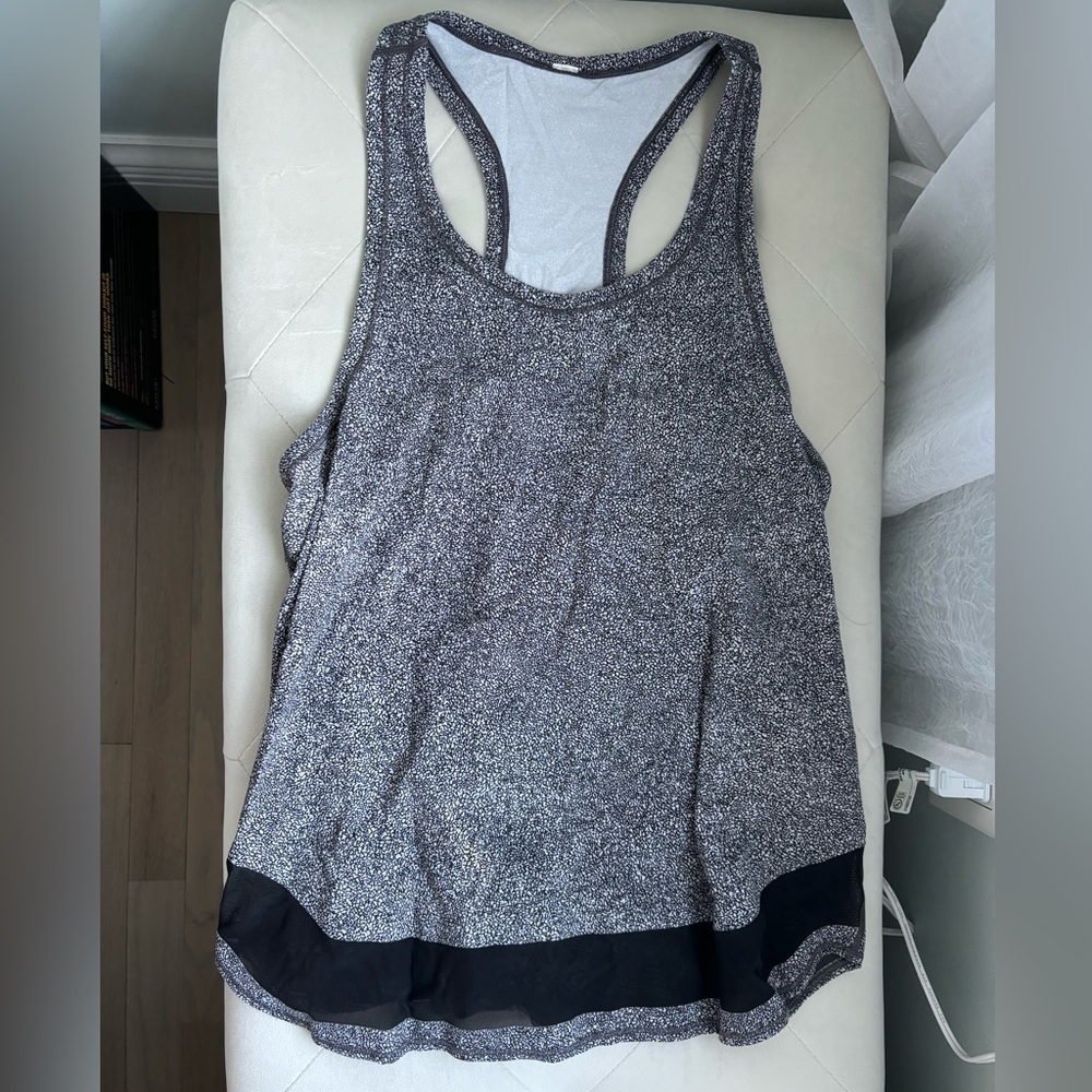 Lululemon black & white tank